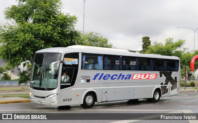 Flecha Bus 6052 na cidade de Ciudad Autónoma de Buenos Aires, Argentina, por Francisco Ivano. ID da foto: 11444304.