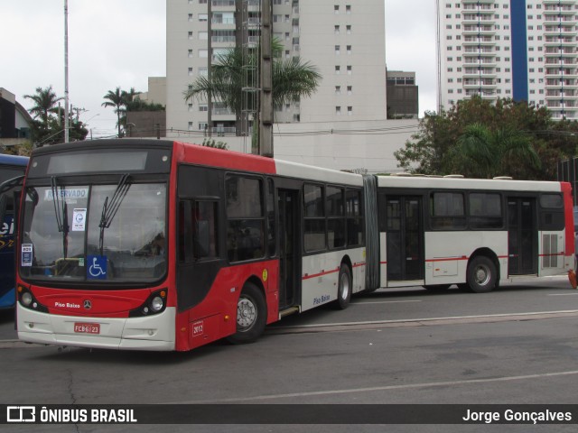 Express Transportes Urbanos Ltda 4 8880 na cidade de Barueri, São Paulo, Brasil, por Jorge Gonçalves. ID da foto: 11443619.