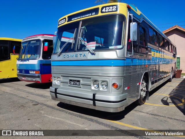 Ônibus Particulares 4222 na cidade de Embu das Artes, São Paulo, Brasil, por Vanderci Valentim. Número da foto: #11446472.