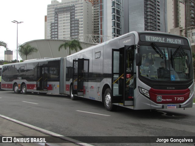 Viação Metrópole Paulista - Zona Sul 7 3123 na cidade de Barueri, São Paulo, Brasil, por Jorge Gonçalves. Número da foto: #11449462.