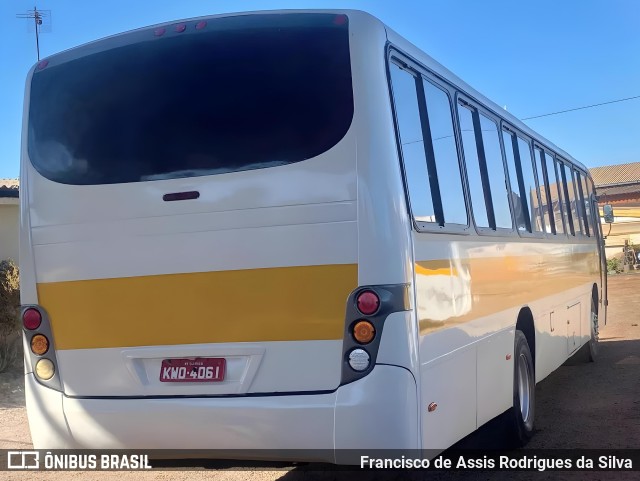 Ônibus Particulares RJ 137.155 na cidade de Montes Claros, Minas Gerais, Brasil, por Francisco de Assis Rodrigues da Silva. Número da foto: #11455258.