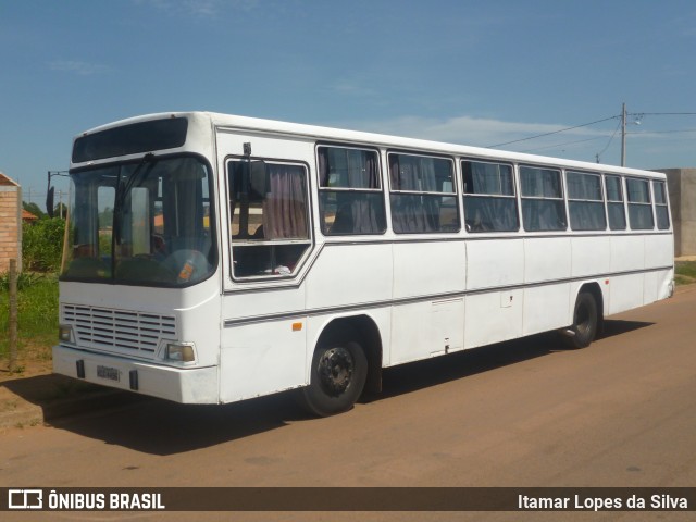 Ônibus Particulares 4496 na cidade de Hidrolândia, Goiás, Brasil, por Itamar Lopes da Silva. ID da foto: 11455560.