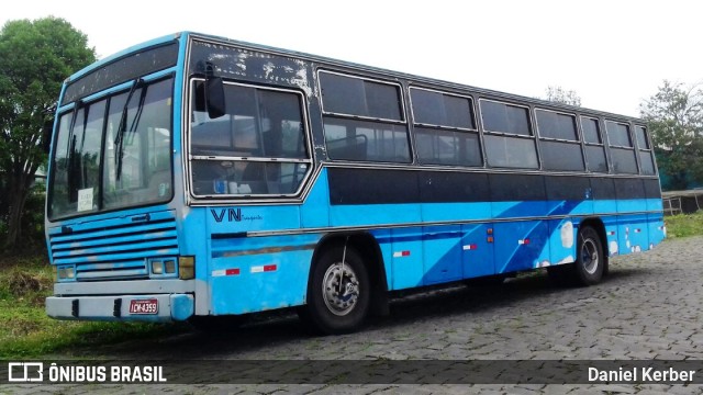 VN Transportes 4359 na cidade de Carlos Barbosa, Rio Grande do Sul, Brasil, por Daniel Kerber. ID da foto: 11467829.