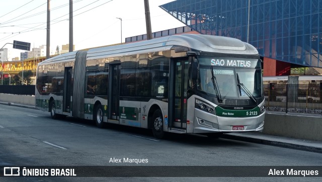 Via Sudeste Transportes S.A. 5 2123 na cidade de São Paulo, São Paulo, Brasil, por Alex Marques. Número da foto: #11467724.