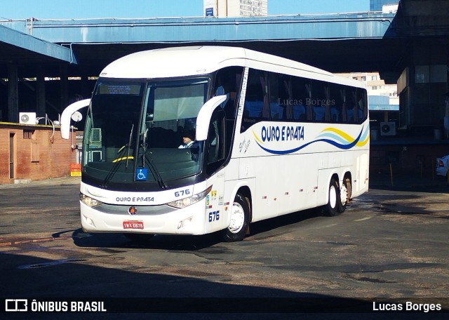 Viação Ouro e Prata 676 na cidade de Porto Alegre, Rio Grande do Sul, Brasil, por Lucas Borges . Número da foto: #11466559.