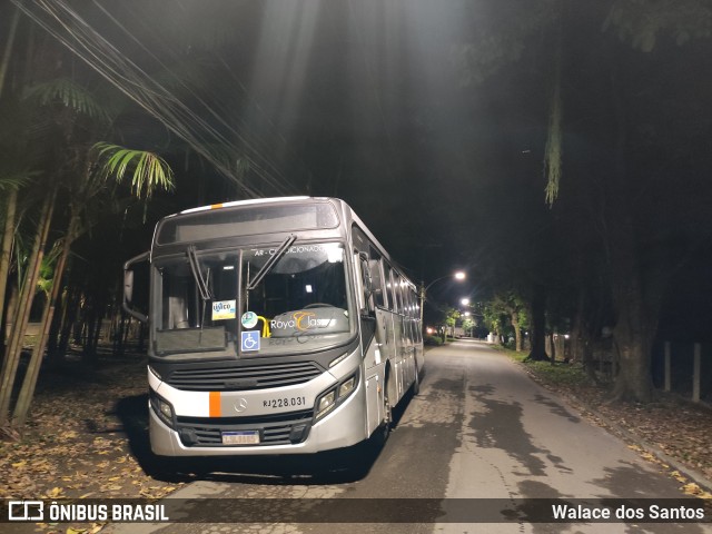 UniRio Transportes RJ 228.031 na cidade de Paracambi, Rio de Janeiro, Brasil, por Walace dos Santos. ID da foto: 11464934.