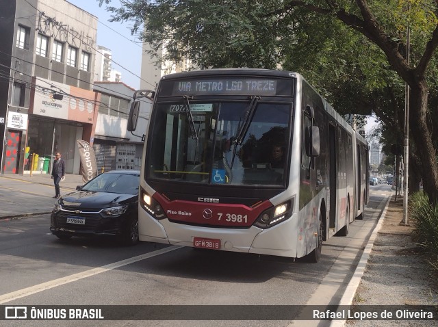 Viação Metrópole Paulista - Zona Sul 7 3981 na cidade de São Paulo, São Paulo, Brasil, por Rafael Lopes de Oliveira. Número da foto: #11412886.