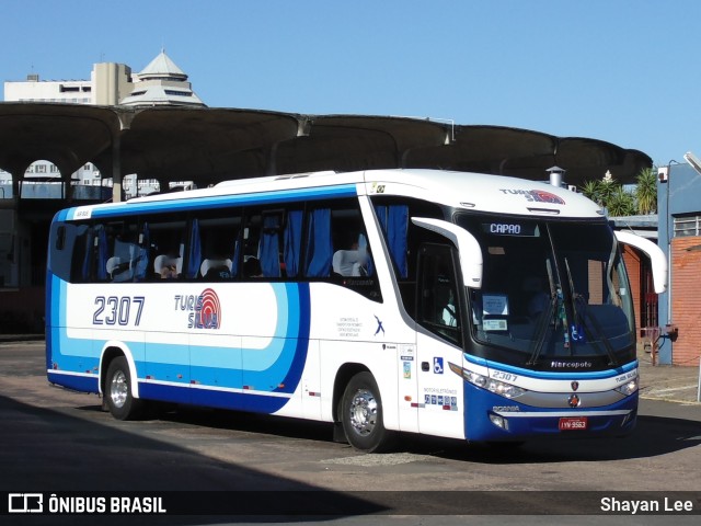 Turis Silva 2307 na cidade de Porto Alegre, Rio Grande do Sul, Brasil, por Shayan Lee. Número da foto: #11470894.
