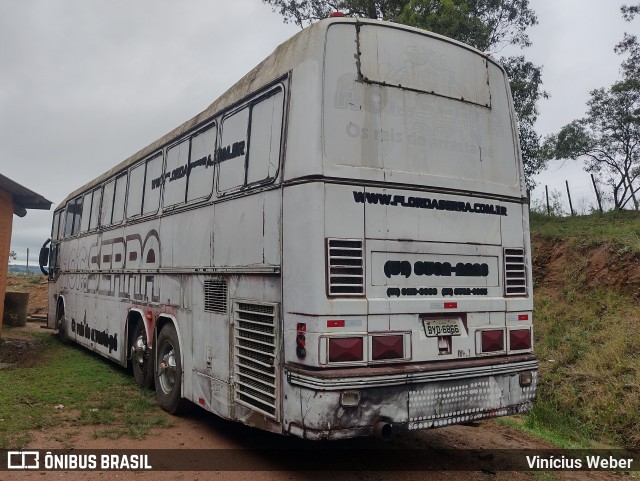 Ônibus Particulares 6866 na cidade de Aceguá, Rio Grande do Sul, Brasil, por Vinícius Weber. Número da foto: #11471610.