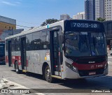 Transwolff Transportes e Turismo 7 8700 na cidade de São Paulo, São Paulo, Brasil, por Matheus Costa. Número da foto: #:id.