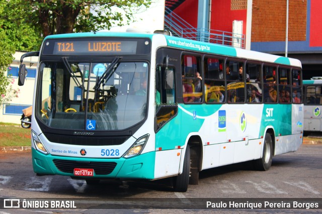 Viação Sorriso de Minas 5028 na cidade de Uberlândia, Minas Gerais, Brasil, por Paulo Henrique Pereira Borges. Número da foto: #11479026.