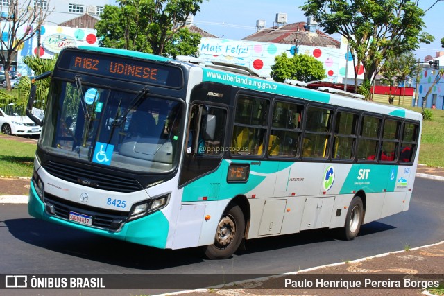 Autotrans Transportes Urbanos e Rodoviários 8425 na cidade de Uberlândia, Minas Gerais, Brasil, por Paulo Henrique Pereira Borges. ID da foto: 11484378.