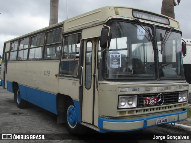Ônibus Particulares 01 221 na cidade de Barueri, São Paulo, Brasil, por Jorge Gonçalves. Número da foto: #11485668.