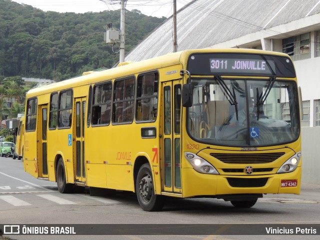 Transtusa - Transporte e Turismo Santo Antônio 1320 na cidade de Joinville, Santa Catarina, Brasil, por Vinicius Petris. Número da foto: #11417929.
