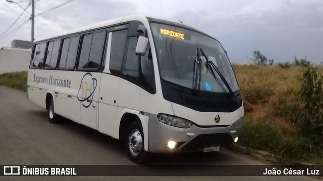 Expresso Horizonte 758 na cidade de Cláudio, Minas Gerais, Brasil, por João César Luz. Número da foto: #11495553.