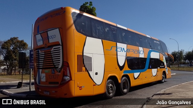 Viação Sampaio 13107 na cidade de Brasília, Distrito Federal, Brasil, por João Gonçalves. Número da foto: #11419635.