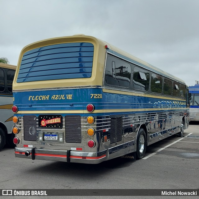 Ônibus Particulares 7228 na cidade de Barueri, São Paulo, Brasil, por Michel Nowacki. Número da foto: #11421908.