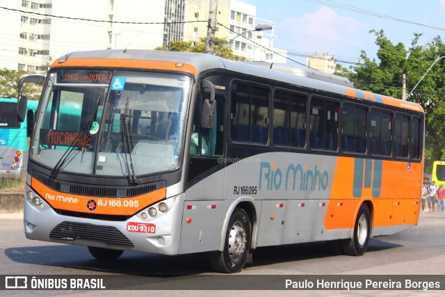 Transturismo Rio Minho RJ 166.095 na cidade de Niterói, Rio de Janeiro, Brasil, por Paulo Henrique Pereira Borges. Número da foto: #11424975.