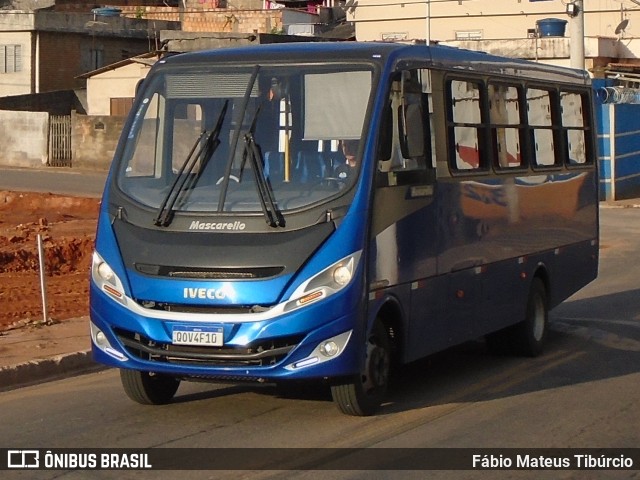 Ônibus Particulares 4F10 na cidade de Três Corações, Minas Gerais, Brasil, por Fábio Mateus Tibúrcio. ID da foto: 11425303.