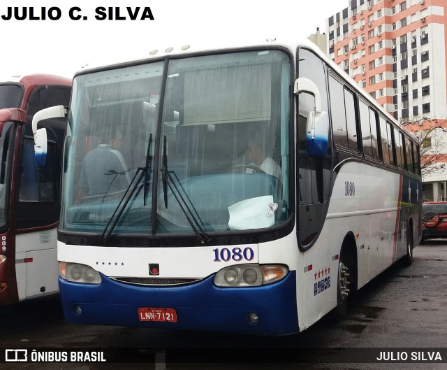 Ônibus Particulares 1080 na cidade de Porto Alegre, Rio Grande do Sul, Brasil, por JULIO SILVA. Número da foto: #11422838.