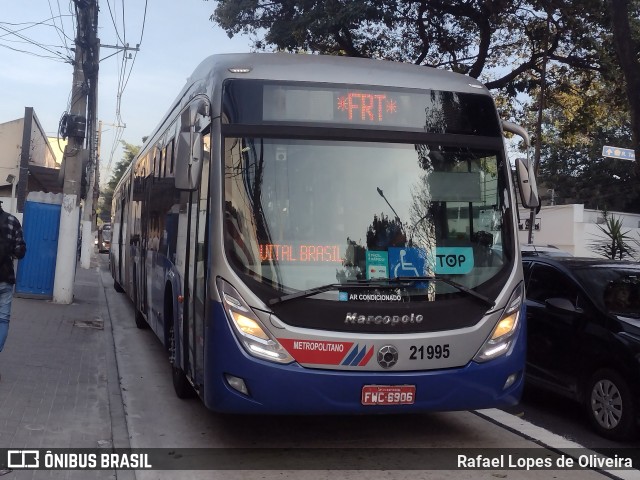 Viação Osasco 21.995 na cidade de São Paulo, São Paulo, Brasil, por Rafael Lopes de Oliveira. ID da foto: 11427483.