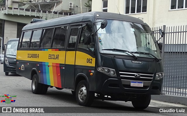 Escolares 062 na cidade de Rio de Janeiro, Rio de Janeiro, Brasil, por Claudio Luiz. Número da foto: #11426742.