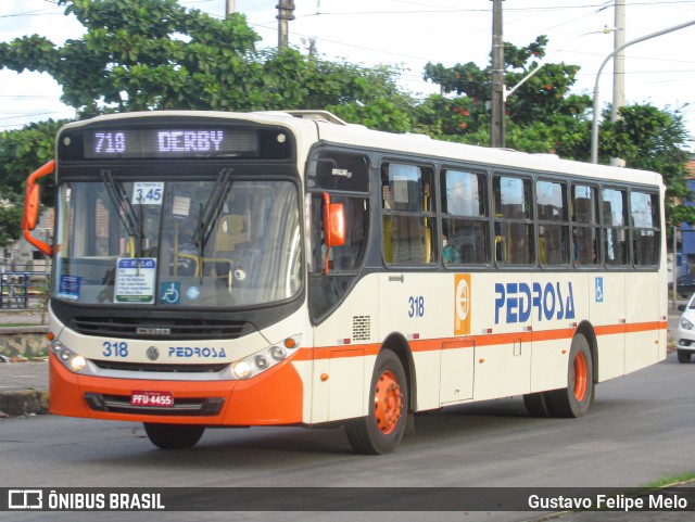 Empresa Pedrosa 318 na cidade de Recife, Pernambuco, Brasil, por Gustavo Felipe Melo. Número da foto: #11429772.