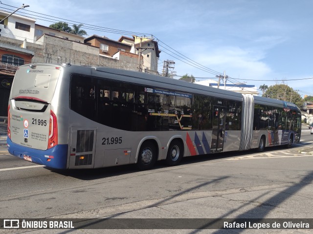 Viação Osasco 21.995 na cidade de São Paulo, São Paulo, Brasil, por Rafael Lopes de Oliveira. ID da foto: 11431334.